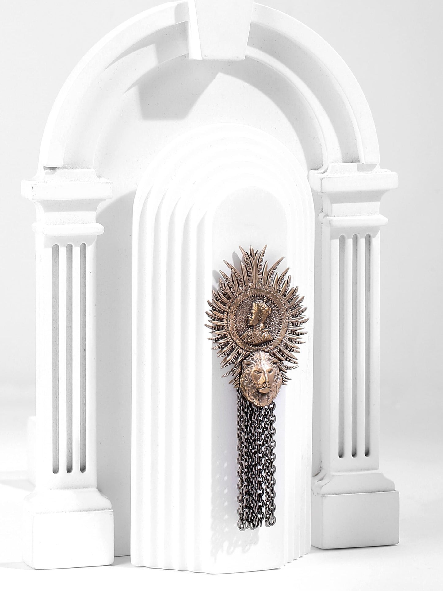 Majesty King Brooch