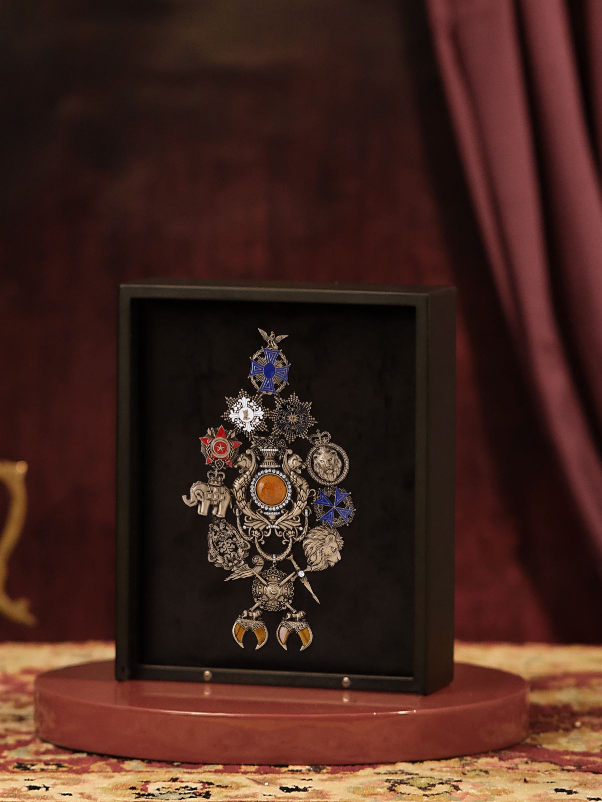 Sovereign Brooch-Stitchable