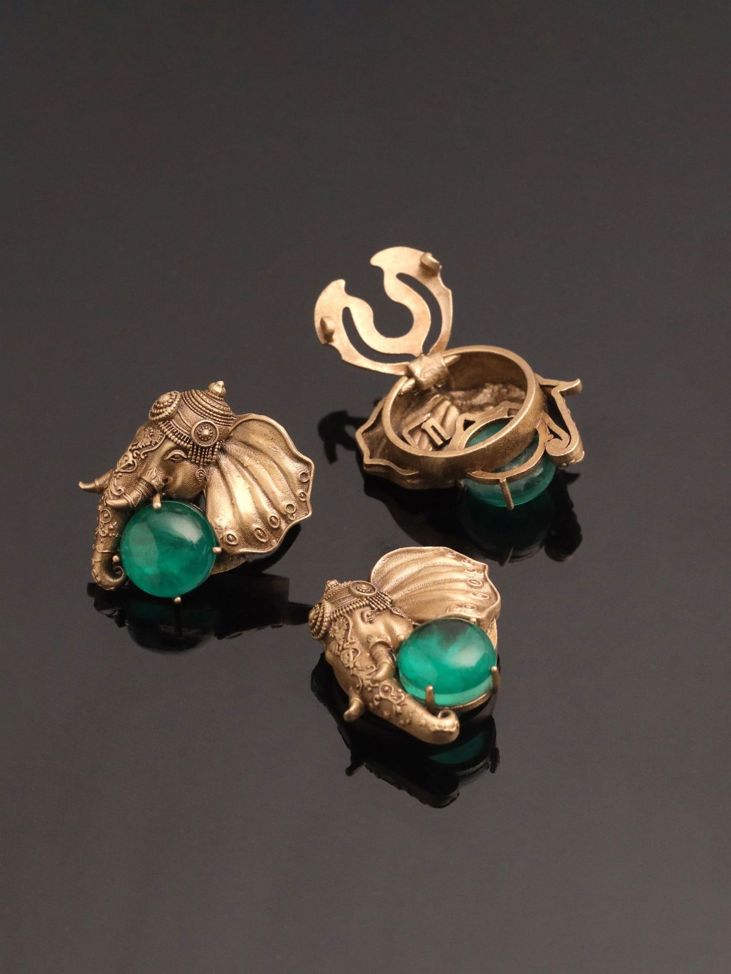 Emerald Gajraj Button Cover