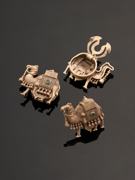 Royal Camel Crest Button Cover