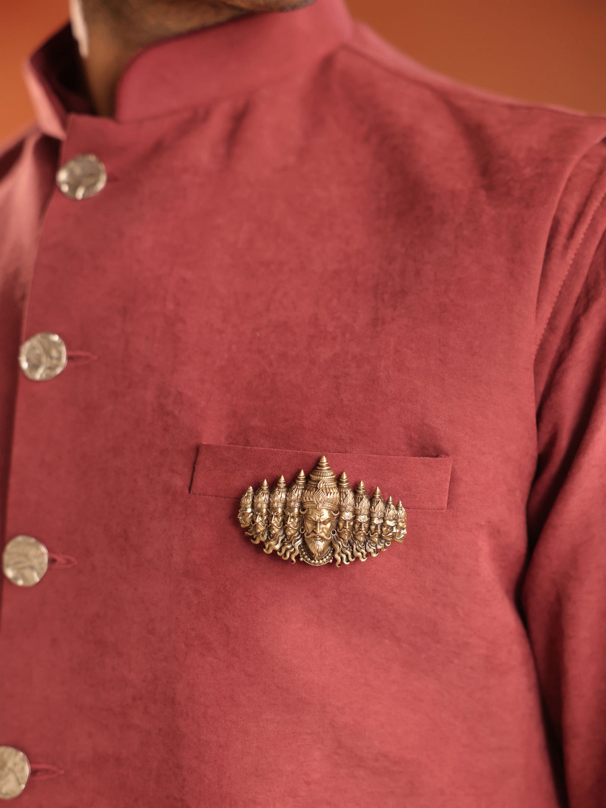 Dashanan Heritage gift set - antique gold gift set for men with dashanan heritage motif, close-up view