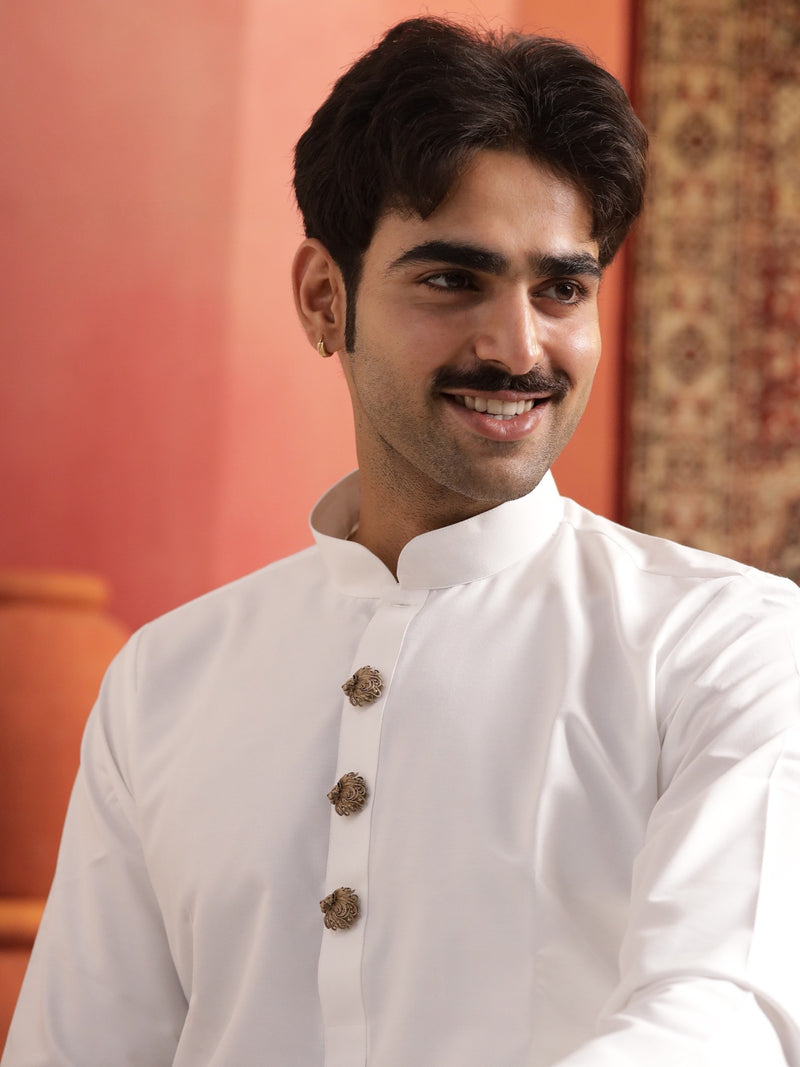 Kurta styling with button covers and brooch
