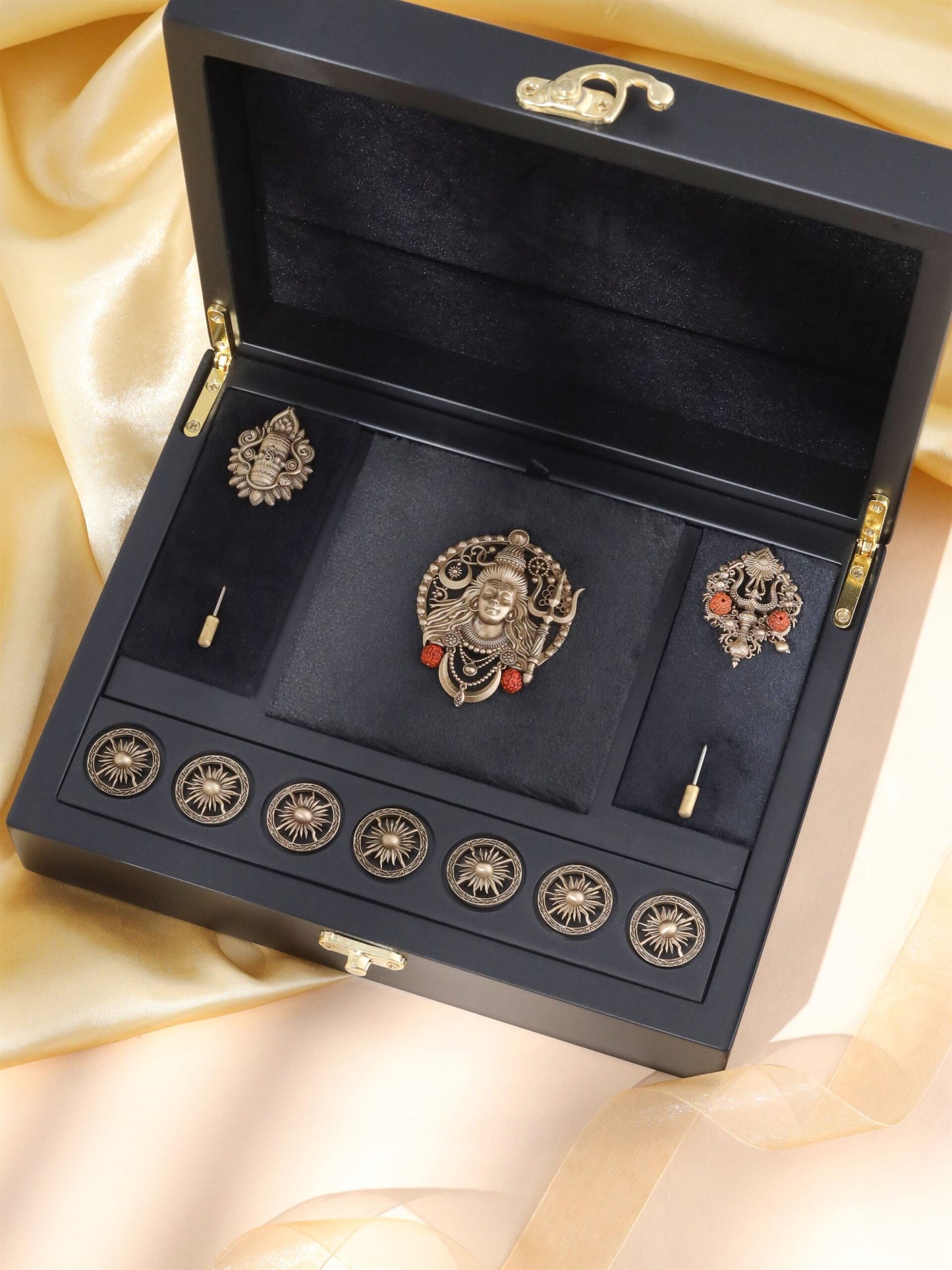 Divine Orbit Heritage Gift Set