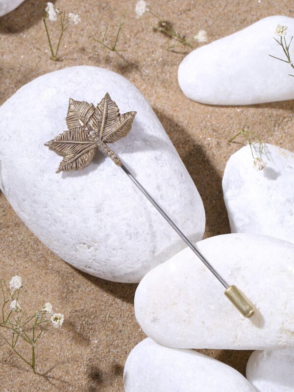 Maple Leaf lapel pin