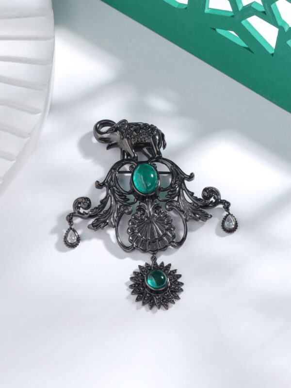 Behtereen Haathi Brooch
