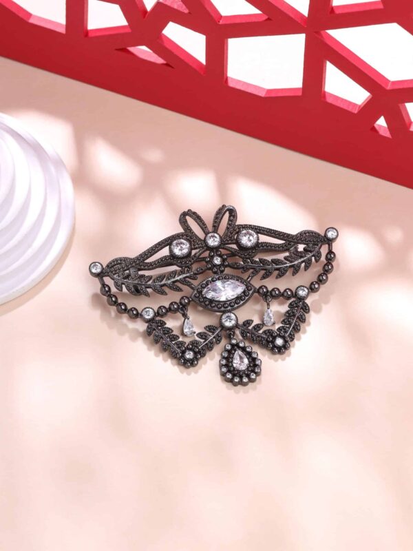 Fleur Muse Brooch