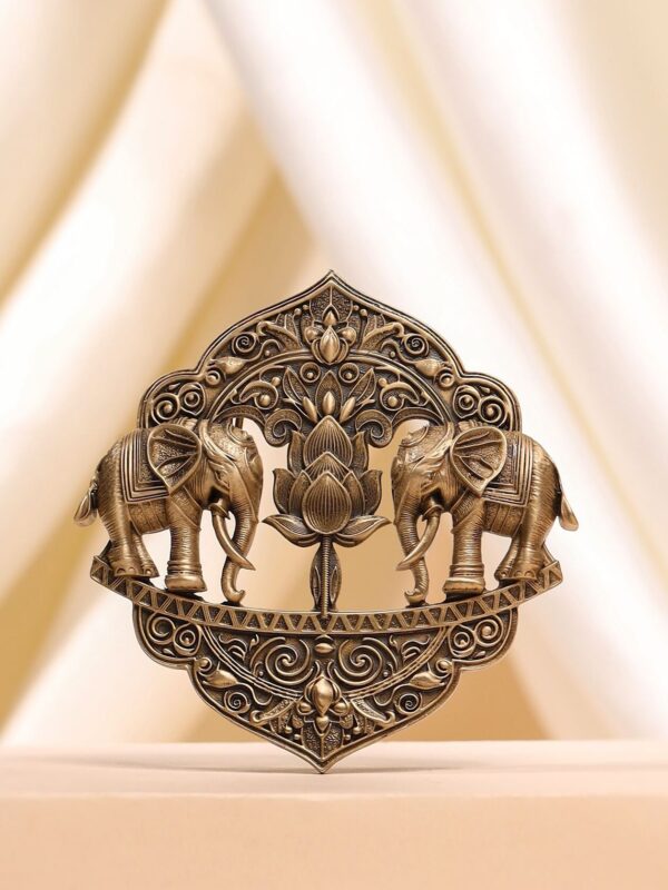 Genrle Giant Brooch