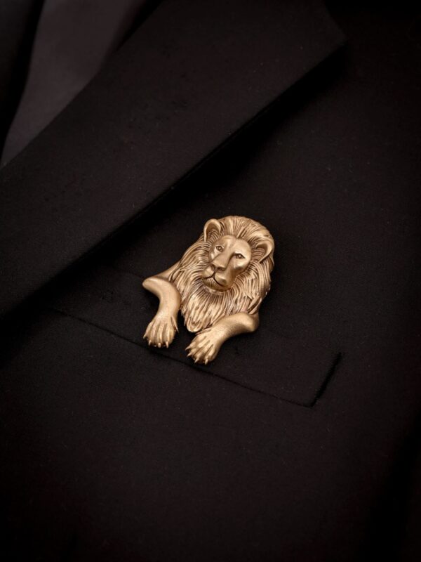 Thronekeeper Brooch