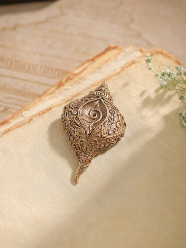 Shankhnad Brooch